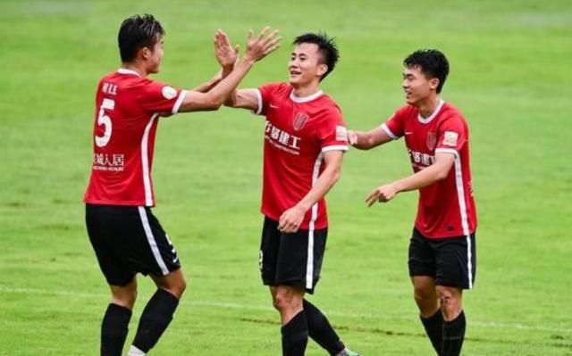 【中超】胡睿宝头球破门后送乌龙 成都2比2深圳